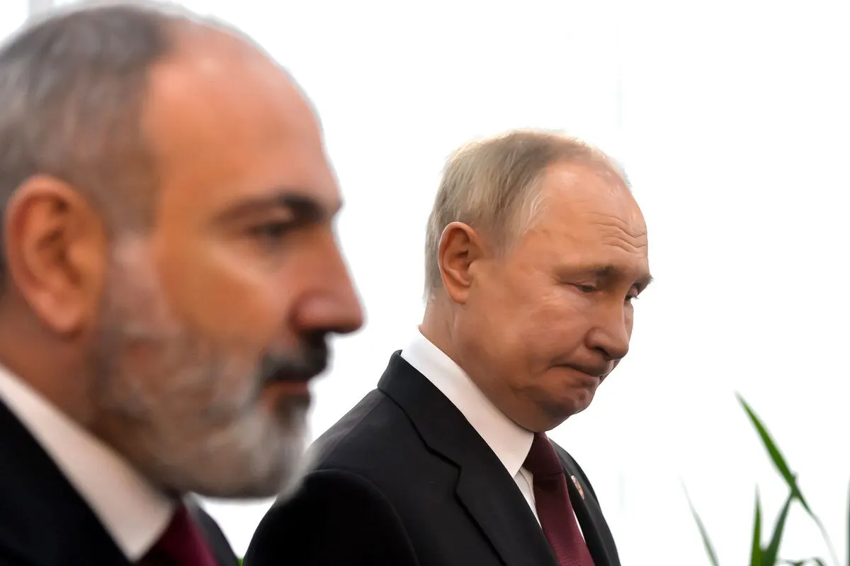 Кремль направил премьер-министру Армении пожелания здоровья и успехов; в поздравлении отмечена заинтересованность в дальнейшем развитии двусторонних связей. На этом фоне всплывают прошлые заявления и торговые ограничения между странами.