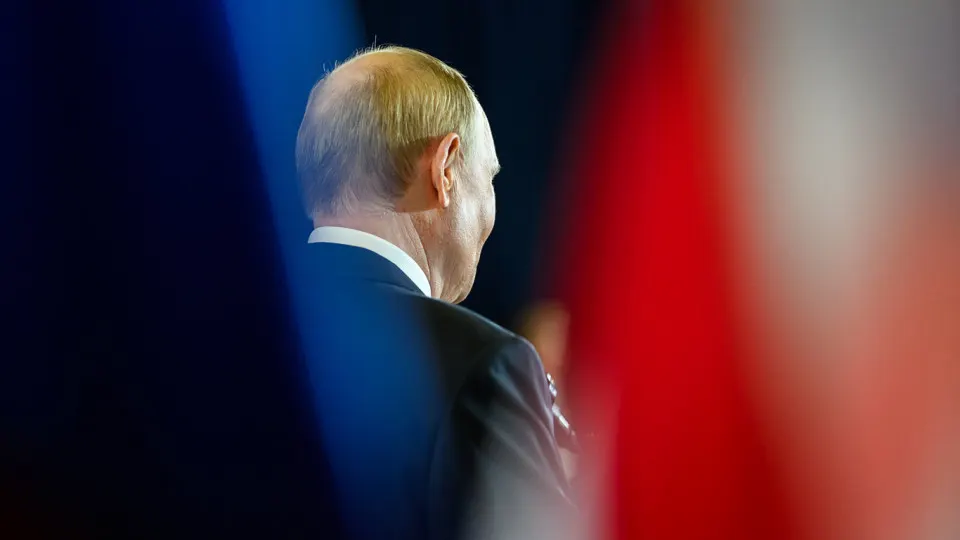Организация, публиковавшая «открытый» рейтинг доверия президенту, перестала его обновлять. По последним данным этот показатель опустился до 29,5%, а рейтинг одобрения остаётся в районе двух третей и демонстрирует снижение.