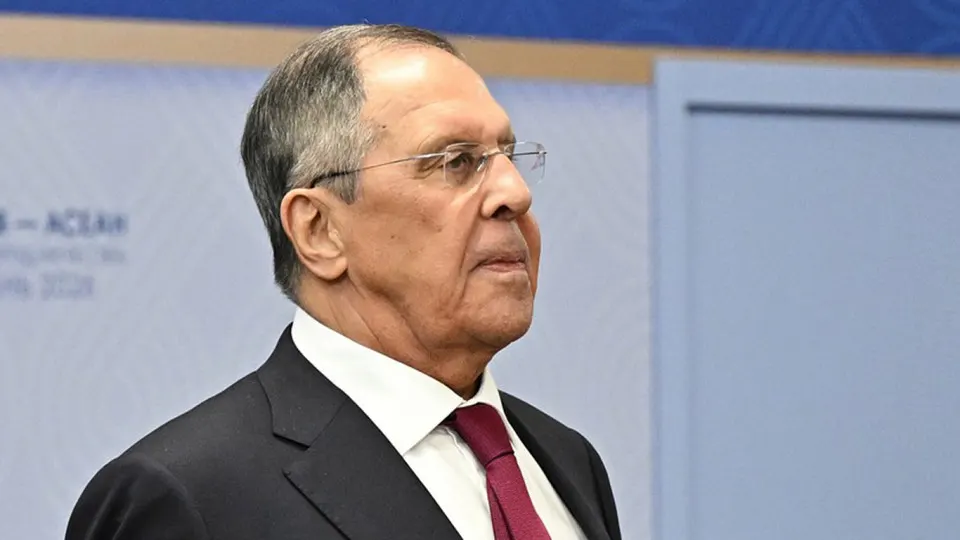 После самой масштабной ночной атаки дронов на Москву власти пообещали регулярные массированные удары по объектам, от состояния которых зависит боеспособность украинских сил; в столице — пожары, задержки авиарейсов и «нефтяной дождь».