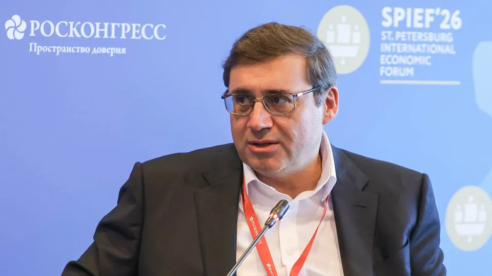 На ПМЭФ‑2026 Сергей Швецов подчеркнул, что реальные показатели капитализации российского фондового рынка удаляются от целевых ориентиров указа президента: в отношении к ВВП они значительно ниже требуемых 66–75%.