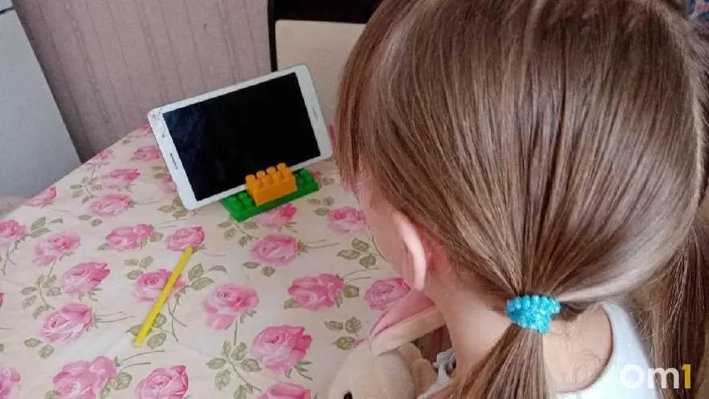 Минцифры и Roblox договорились о соблюдении российского законодательства и усилении защиты детей: в июне появятся режимы Roblox Kids и Roblox Select. Ведомство обратилось в правоохранительные органы с просьбой поддержать снятие ограничений на доступ к сервису.