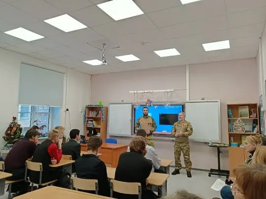 Грант почти в миллион рублей направлен на подготовку не менее 30 участников СВО к просветительской работе и выступлениям перед школьниками в Петербурге.