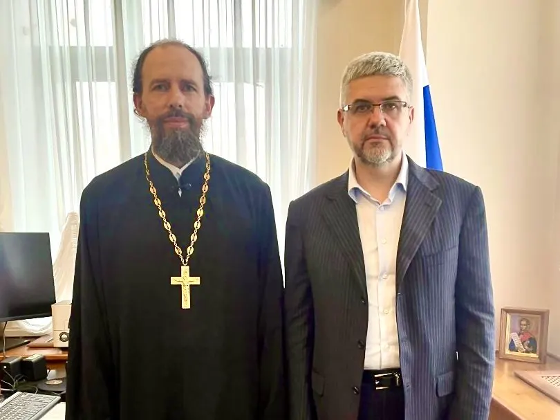 На Петербургском международном юридическом форуме замминистра юстиции Вадим Баланин назвал сожительство без регистрации брака угрозой национальной безопасности и сообщил, что ведомство ведёт мониторинг возможных изменений в семейном кодексе.