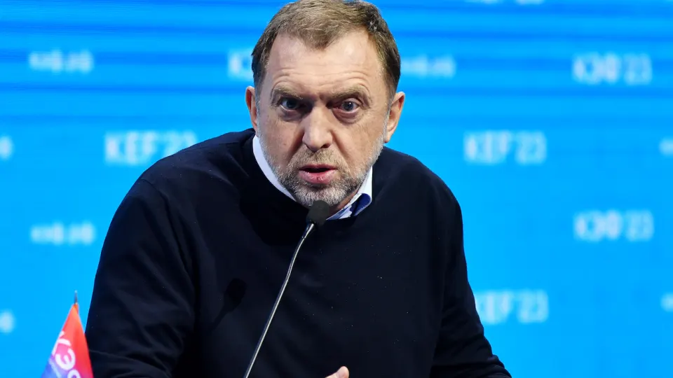 Резкое укрепление рубля снижает конкурентоспособность экспортеров и уже провоцирует оптимизацию расходов и увольнения в крупных компаниях, предупреждают представители бизнеса.