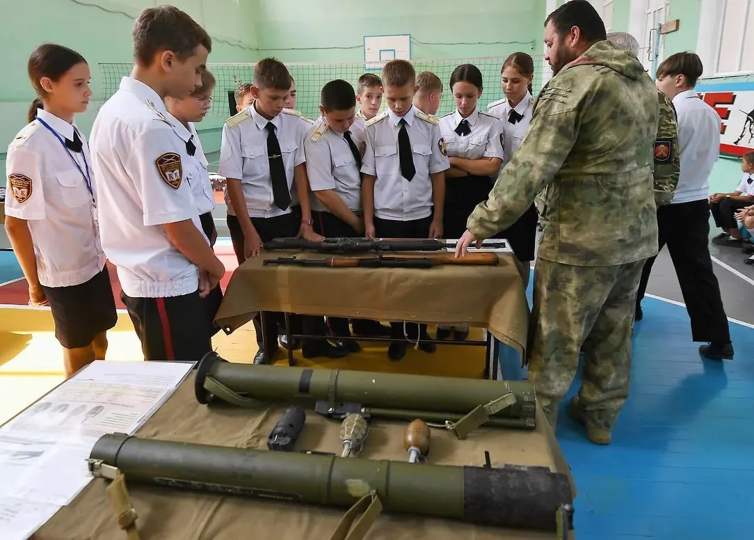 Военно-историческое общество предложило вовлечь учащихся в запись рассказов участников специальной военной операции и волонтёров; материал планируется использовать в школьных музеях и цифровом архиве.