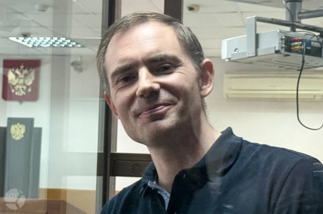 В Замоскворецком суде Москвы Григорий Явлинский выступил в защиту заместителя председателя «Яблока», охарактеризовав Круглова как мирного патриота и отвергнув обвинения в призывах к насилию в партийных публикациях.