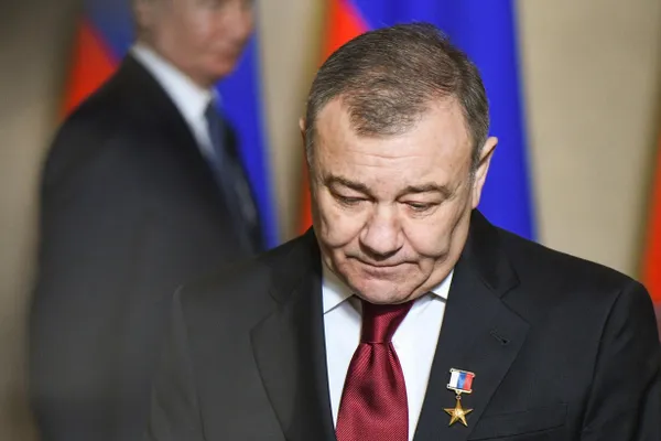 Глава комитета Госдумы по бюджету Андрей Макаров на Петербургском международном экономическом форуме заявил, что произвол правоохранительных органов во время войны и слабость институтов подрывают экономические усилия и доверие к государственным механизмам.