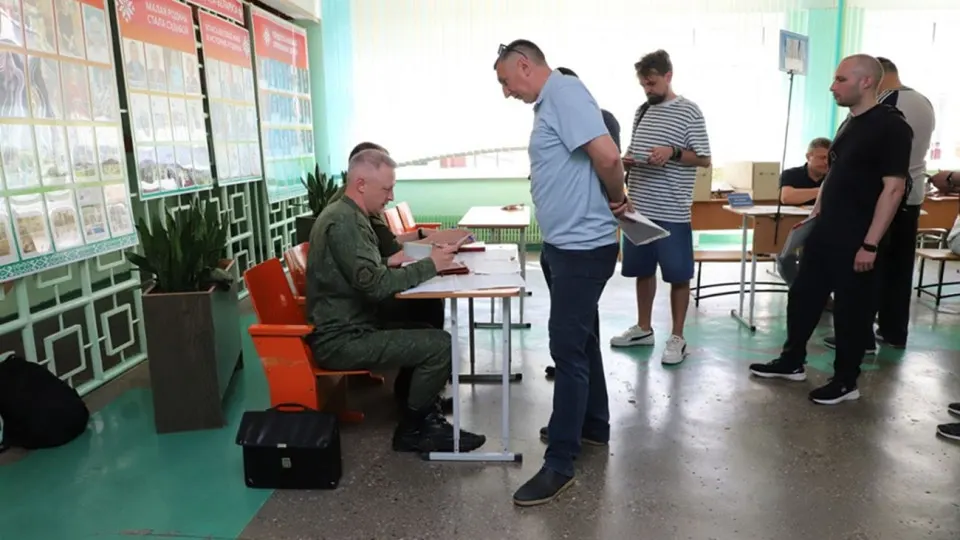 Минобороны Белоруссии объявило о манёврах в Гродненской области, где отрабатывают оповещение и мобилизацию граждан и транспорта; одновременно продолжаются масштабные учения силовиков на фоне давления Москвы.