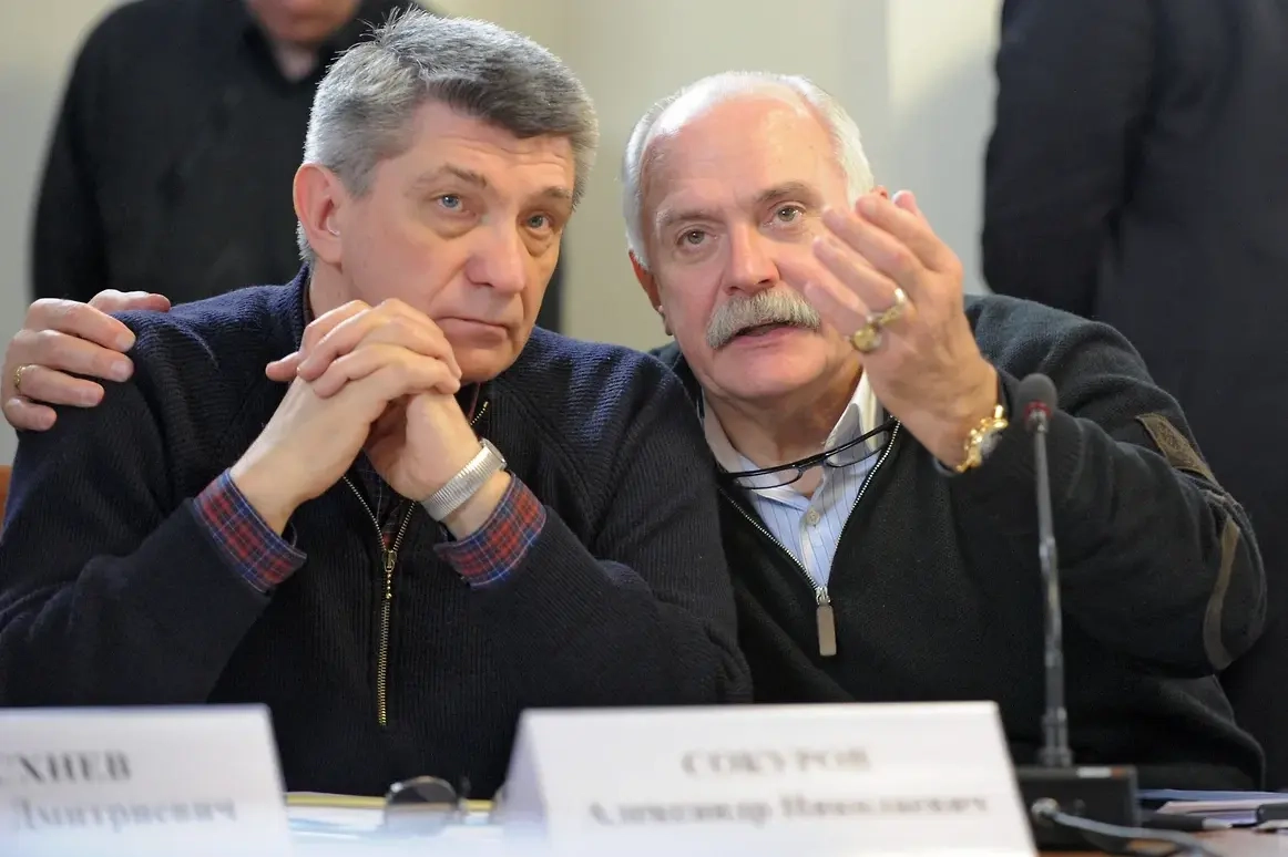 Александр Сокуров опубликовал обращение к Никите Михалкову, в котором винит руководство кинематографа в цензуре и разрушении региональных студий; режиссёр также опубликовал список фильмов, запрещённых к показу.