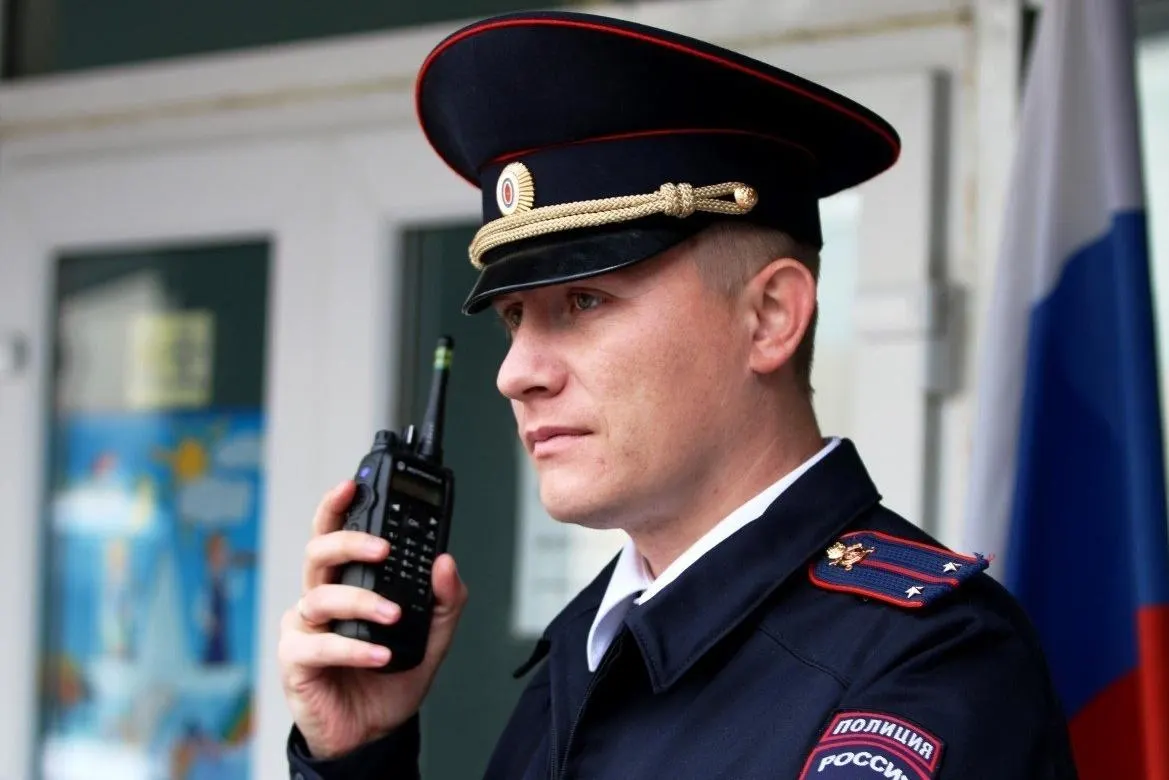 Тверской районный суд Москвы избрал меру пресечения для гендиректора «Профи‑связь» и руководителя связанной с ней компании «Астраком». Их подозревают в мошенничестве при поставке радиостанций для МВД — следствие считает, что оборудование было собранo из зарубежных комплектующих вопреки техзаданию.