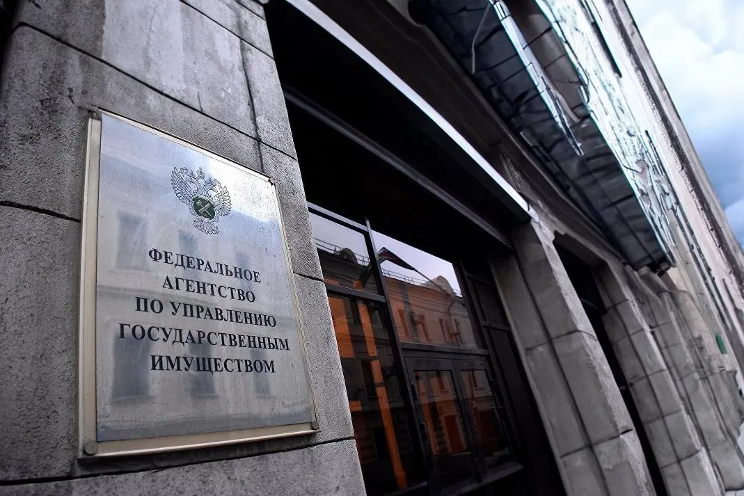 Парламент отменил ценовой порог и обязательную полугодовую паузу между торгами — теперь можно продавать любые квартиры, изъятые у коррупционеров. В закон включены дополнительные требования к оценщикам и организаторам торгов, а также норма о религиозной собственности.