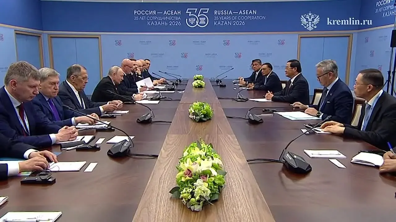 Во время дипломатических встреч президент затронул вопросы сотрудничества и поблагодарил зарубежных лидеров; министр иностранных дел заявил о планах массированных ударов по объектам Вооружённых сил Украины.