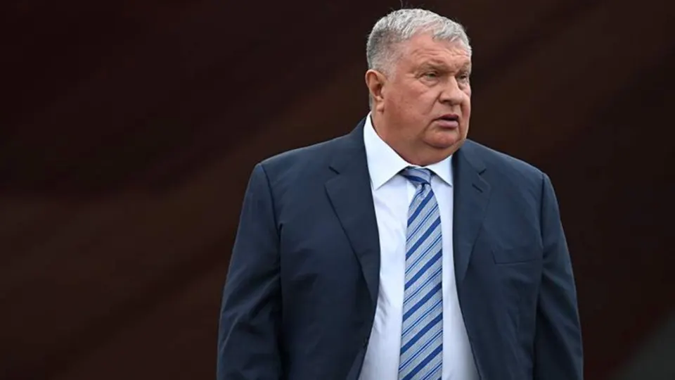 Игорь Сечин заявил, что рост ставок, волатильность курса и ускоренный рост тарифов естественных монополий ухудшают финансовое состояние нефтяных компаний, снижают доходы экспортеров и привели к большим потерям бюджета.