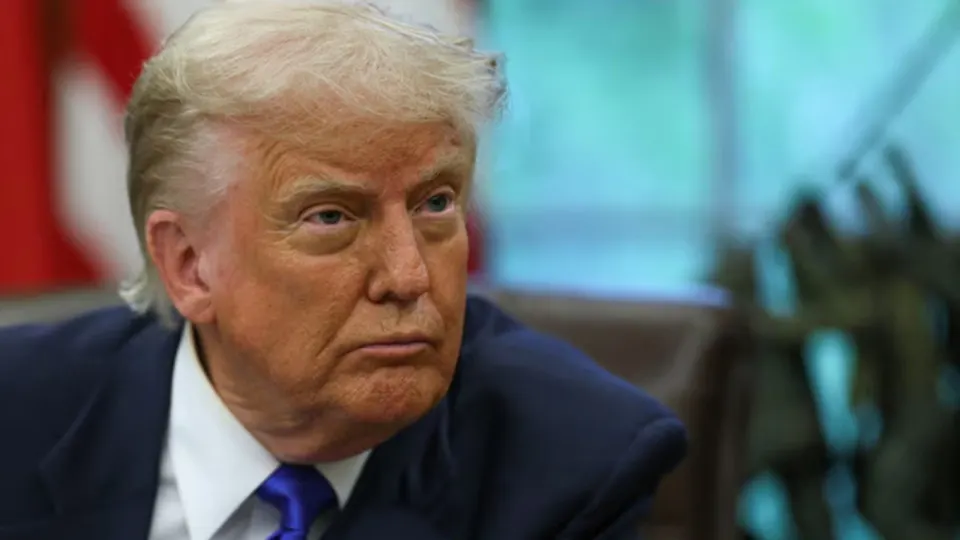 На саммите G7 президент США пообещал усилить давление на Москву и помочь Киеву при условии, что европейские союзники окажут помощь в очистке Ормузского пролива; лидеры обсудили санкции против нефтегазового сектора и наращивание поставок ПВО и дальнобойного оружия в Украину.