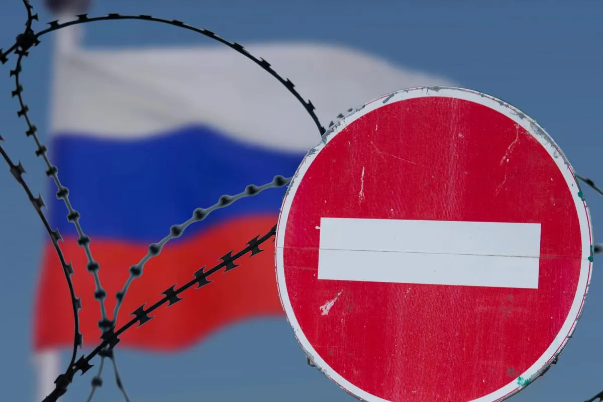Послы стран ЕС не смогли договориться о 21‑м пакете санкций — обсуждения перенесены до 22 июля. Ключевые разногласия связаны с компенсациями австрийскому банку и ограничениями на торговлю сжиженным газом.