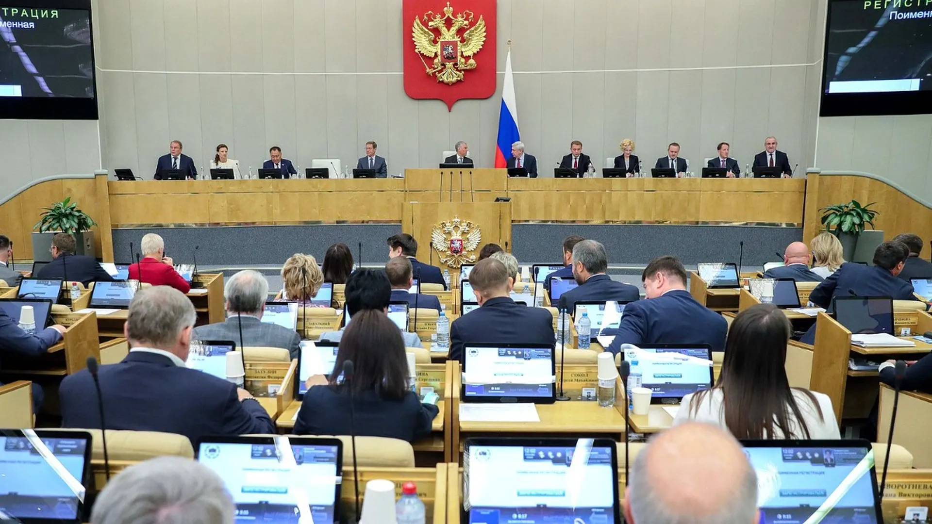 Совет Госдумы рекомендовал включить в повестку 22 июля два проекта, вводящие ряд запретов для граждан, находящихся за рубежом и уклоняющихся от исполнения наказания. Реестр таких лиц будет вестись Минюстом.