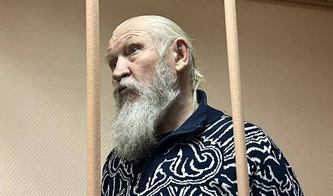 Росфинмониторинг включил в перечень «экстремистов и террористов» бывшего депутата Госдумы Михаила Александровича Глущенко, ранее осуждённого за соучастие в убийстве Галины Старовойтовой.