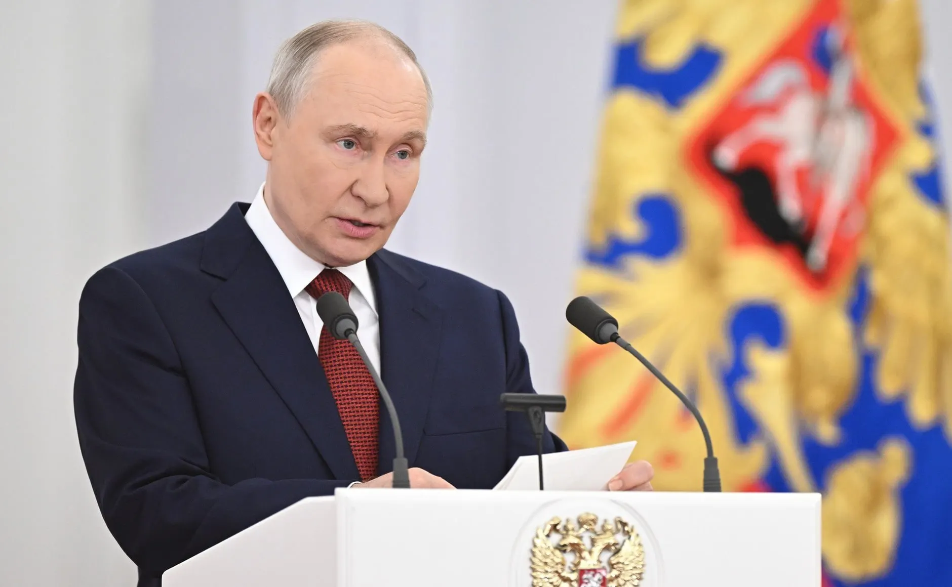Президент заявил, что Россия добьётся целей в СВО, охарактеризовал западные санкции как «рекордно» численные и неэффективные, и обозначил приоритеты бюджета на ближайшие три года: оборона, социальные обязательства и поддержка экономики.