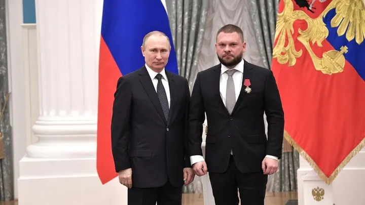 В официальных декларациях кандидатов обнаружены иностранные активы у одного из лидеров федерального списка «Единой России». Также зарубежные бумаги зафиксированы у других кандидатов; по закону наличие таких активов при регистрации может стать препятствием.