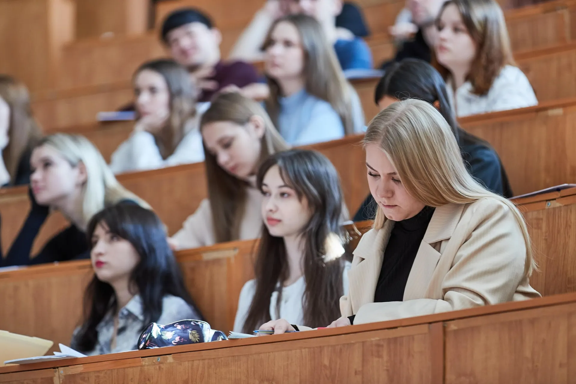 Изменения позволяют отчислять студентов в любой момент и вводят обязанность компенсировать обучение вместо прежних штрафов.