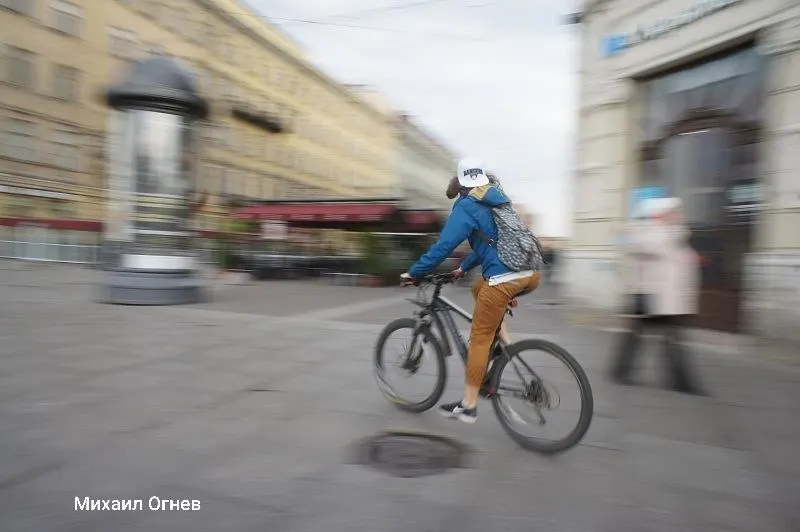 За первые шесть месяцев 2026 года в стране произошло 2,9 тысячи ДТП с участием велосипедистов: 123 погибших и около 2,8 тысячи раненых. Число аварий с самокатами и другими СИМ выросло на 32,4%.