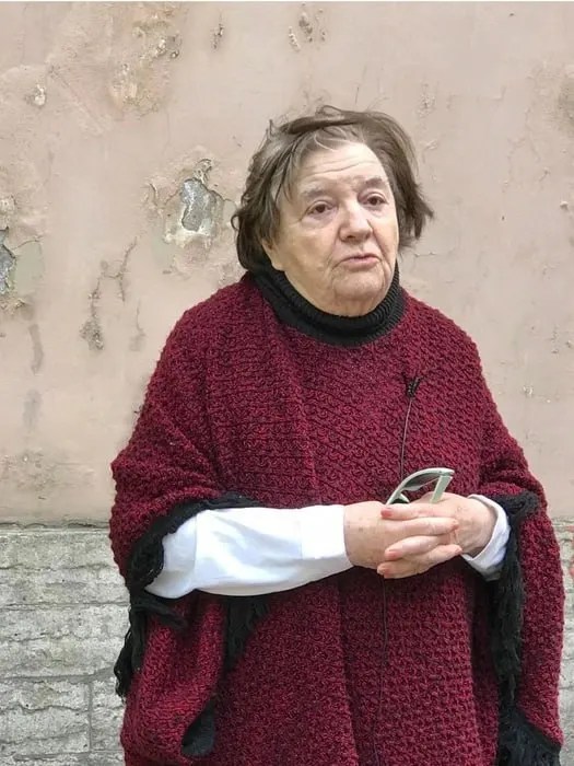 Историк и автор, известная экскурсоводскими прогулками по литературной жизни Петербурга, Ирина Вербловская умерла в 94 года. В 1957 году она была осуждена и отбывала срок в лагерях; вернулась в Ленинград в 1960‑е и позже публиковала книги и вела экскурсии.