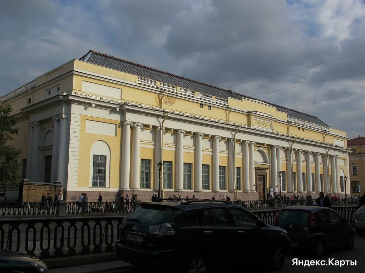 В документации зафиксированы повреждения штукатурного слоя и кладки; реставрацию планируют завершить к концу 2028 года.