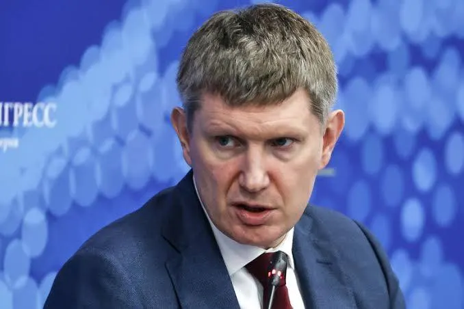 Минэкономразвития объявило, что с 1 сентября 2026 года гостиницы с более чем 50 номерами обязаны принимать постояльцев при подтверждении личности через госмессенджер «Макс», даже если у гостей нет при себе паспорта.
