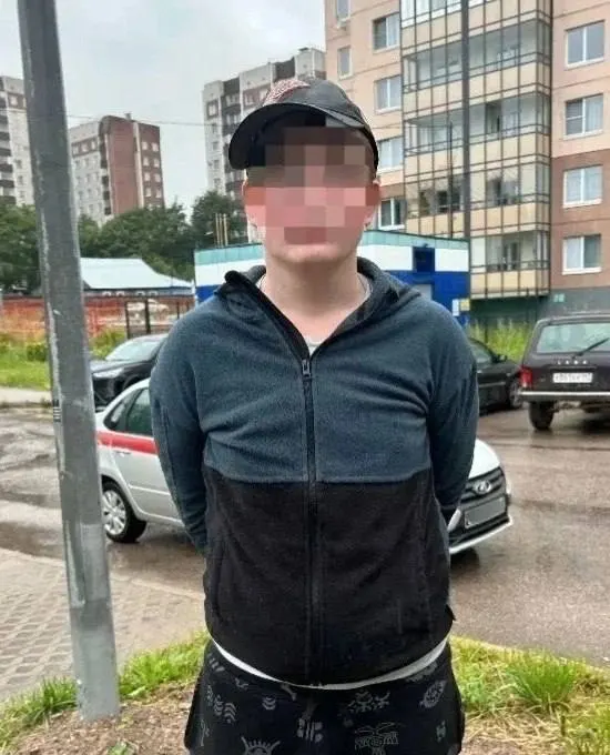 В Выборге несовершеннолетний поджёг АЗС по указанию анонимного куратора из мессенджера. Пожар быстро потушили, пострадавших нет, подросток находится в отделе полиции.