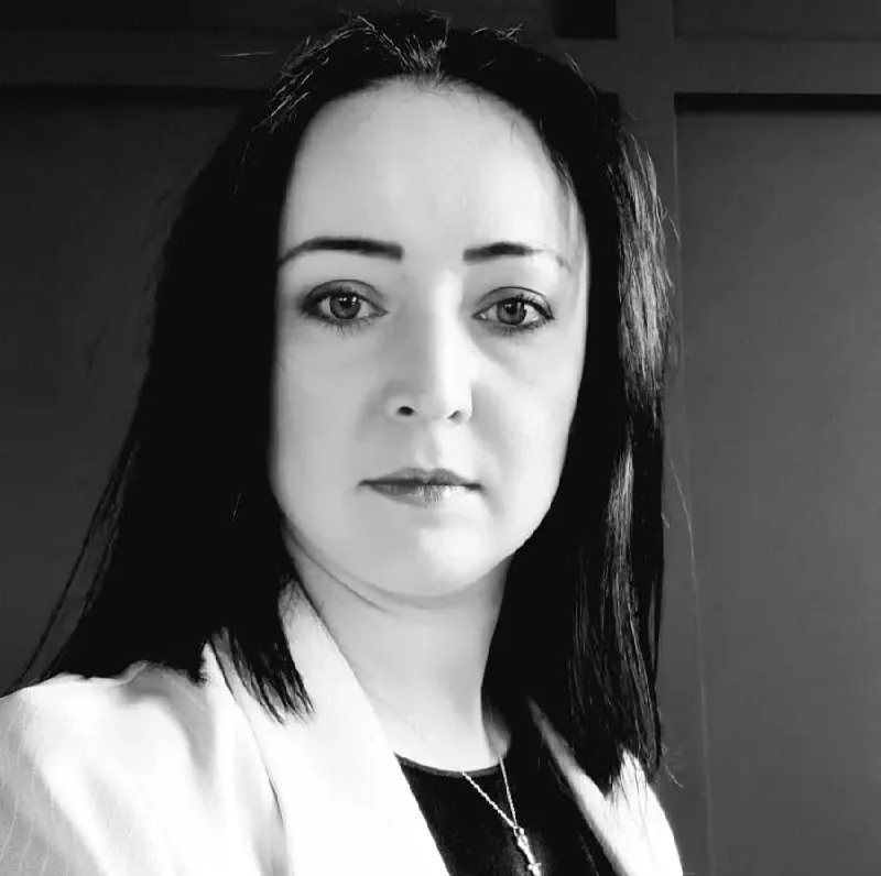 Конституционный суд постановил, что совершеннолетние дети могут обращаться в суд с требованиями о лишении родительских прав родителей, совершивших над ними насилие в детстве — формальный отказ судов из‑за достижения совершеннолетия нарушал права.