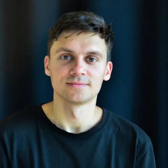 Клинический психолог Иван Звягин, признанный «иностранным агентом» в июне 2025 года, требует удалить свою фотографию и персональные данные с виртуальной экспозиции Минюста и опубликовать опровержение; он обвиняет ведомство в нарушении презумпции невиновности и превышении полномочий.