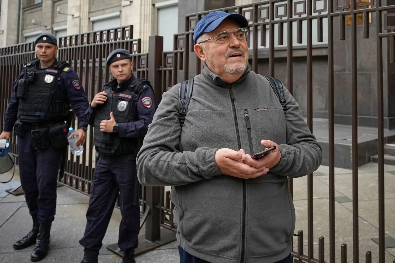 Надеждина доставили в отдел полиции в Долгопрудном; в Санкт-Петербурге и Ленинградской области также проходят аресты оппозиционных кандидатов и градозащитников.