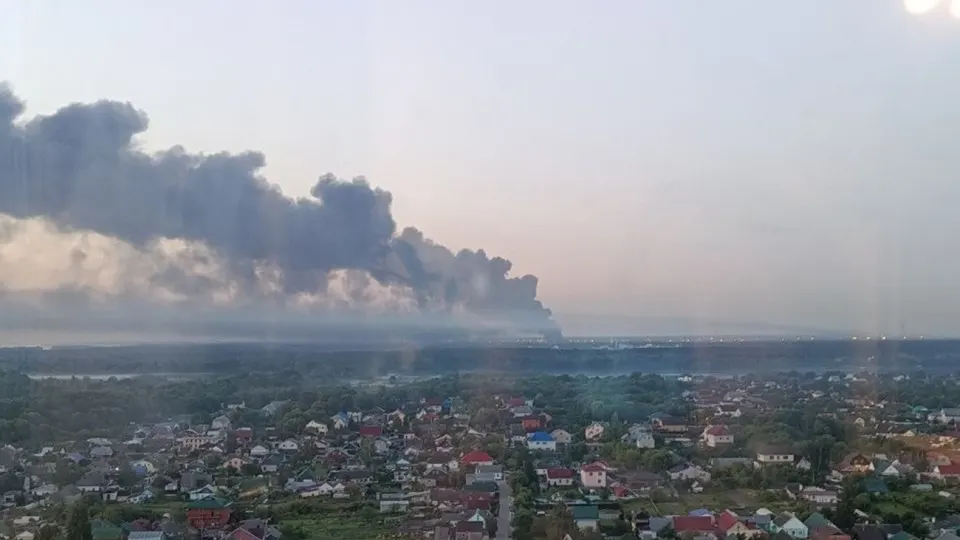 В Липецке на открытой площадке промышленного объекта вспыхнул пожар площадью около 2,5 тыс. кв. м. Также во Всеволожском районе Ленобласти горело производство полимеров на площади около 5,9 тыс. кв. м. В МЧС сообщают о ликвидации возгорания, Минобороны заявило о перехвате сотен украинских дронов.