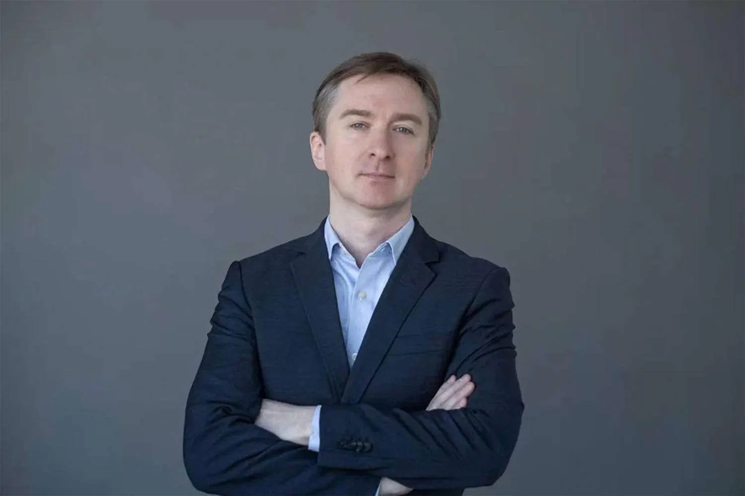 Давиденко, ранее руководивший департаментом кинематографии Минкультуры, представлен коллективу киностудии вечером 22 июля. У него богатый опыт в киноиндустрии, в том числе в продюсерской работе над сериалами и фильмами.
