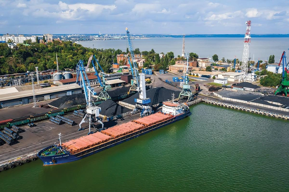 Из‑за атак беспилотников отгрузка из портов Азовского моря остановилась, власти предлагают покрыть до 90% расходов на перевозку зерна в порты Чёрного и Балтийского морей.