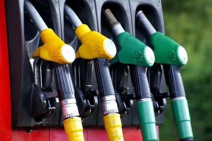 Из‑за атак на нефтеперерабатывающие заводы внутренняя переработка топлива сократилась, поэтому власти запретили экспорт и вынуждены импортировать бензин из зарубежья — в том числе партию из Марокко и поставки из соседних стран и Индии.