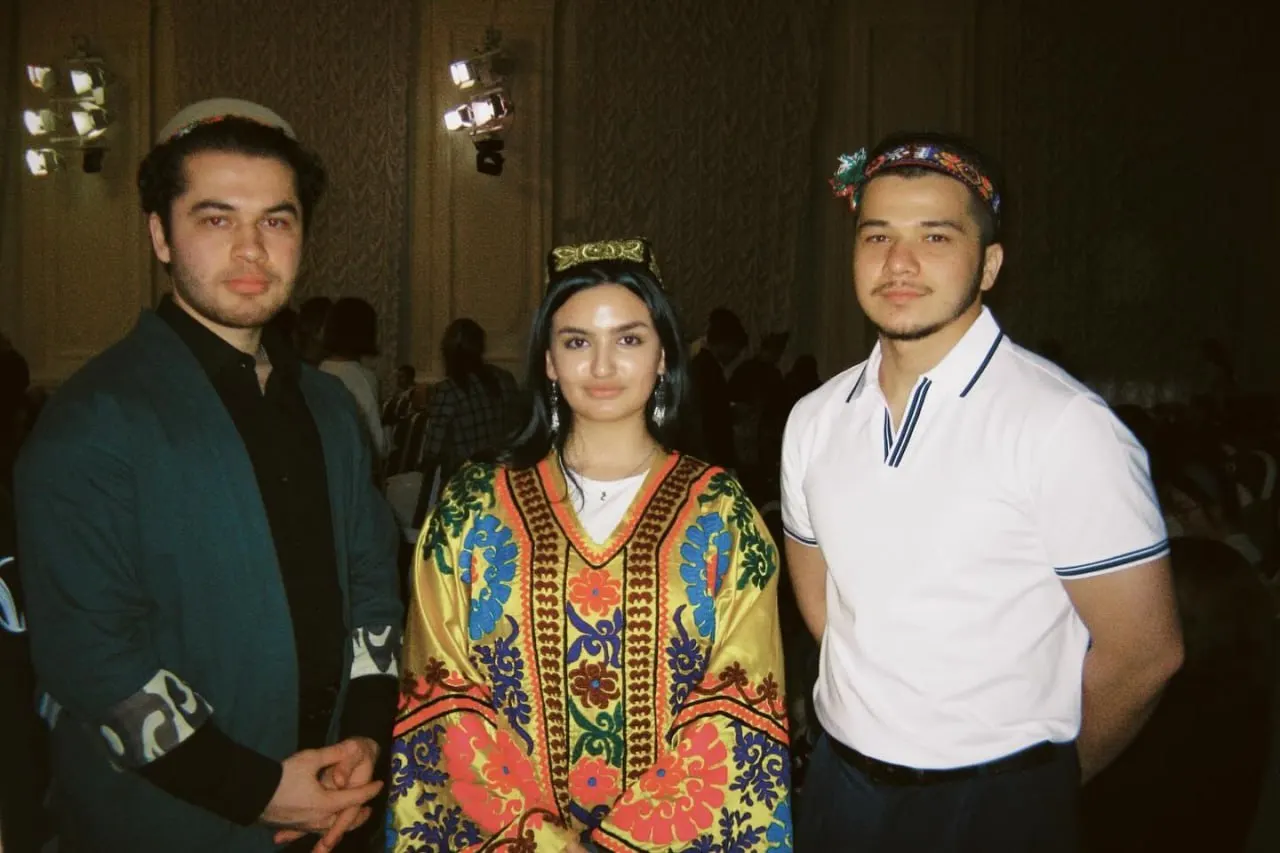 Городской суд Санкт‑Петербурга удовлетворил иск Минюста о ликвидации МОСТ — организации, объединявшей таджикских студентов; в объединении заявили, что не получали уведомлений о судебном процессе.