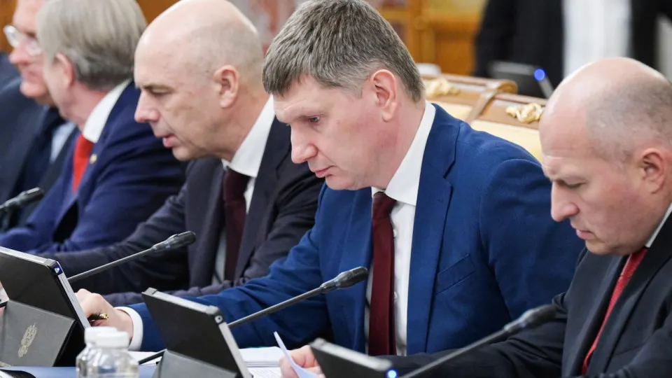 По итогам января–мая ВВП увеличился всего на 0,2%. Стагнация промышленности, падение инвестиций и резкое снижение цен на нефть усиливают вероятность экономического спада к концу года.