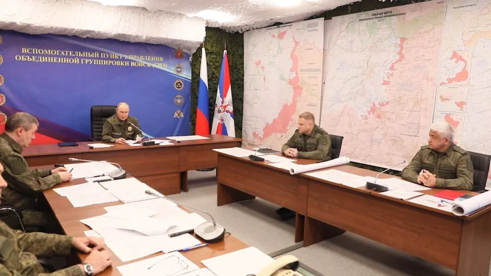 На совещании с военными президент потребовал анализа вовлечённости «подстрекателей» в боевые действия для возможных «ответственных решений» и распорядился продолжить удары по инфраструктуре оборонно‑промышленного комплекса Украины.