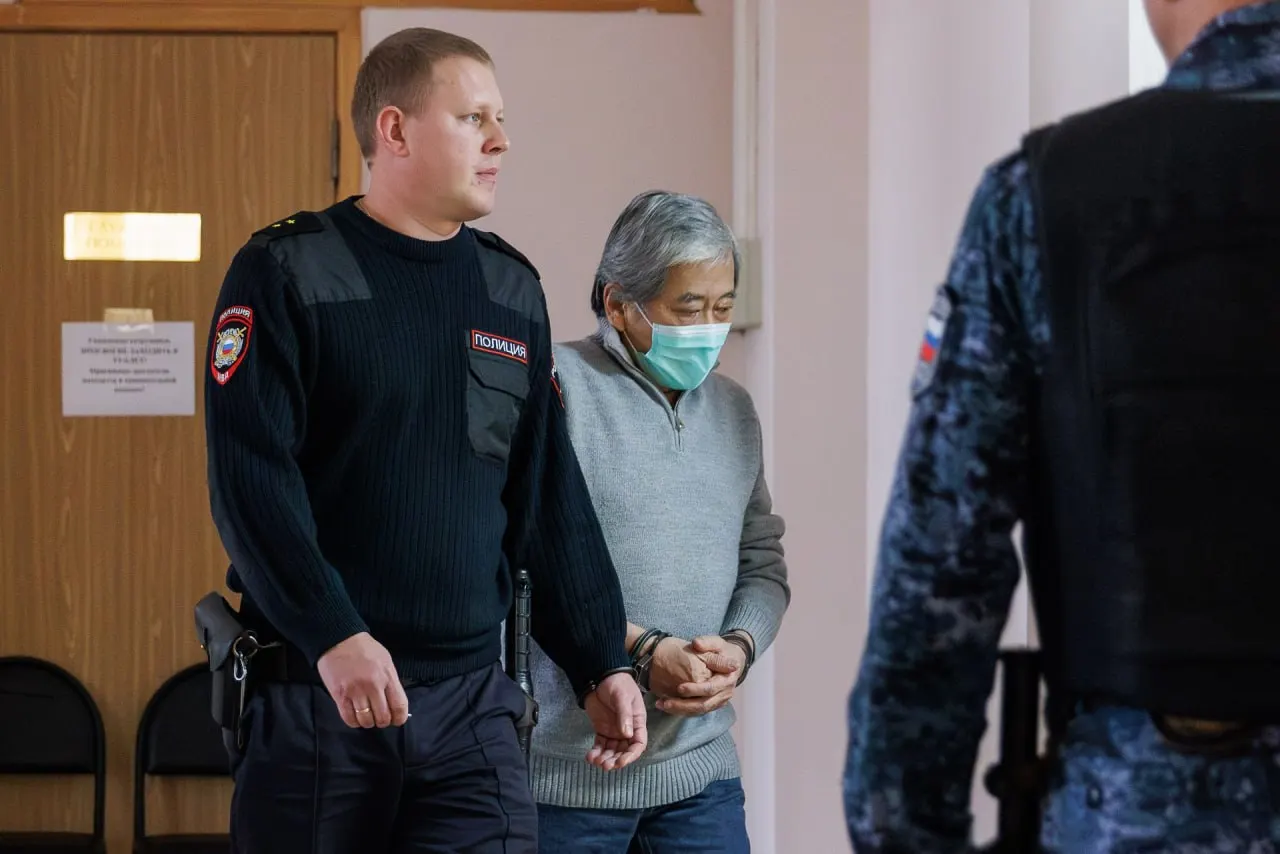 В Верховный суд России поступили материалы уголовного дела Александра Пака, осужденного за гибель многодетной матери Екатерины Буравлевой в результате наезда кроссовера BMW; дело передано в третий состав уголовной коллегии.