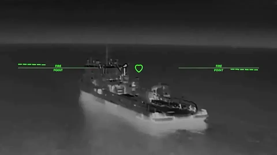 Атаки дронов затруднили перевозки через Черное море, Новороссийск сталкивается с падением рейсов и ростом рисков. Экономика портов под давлением: ожидания последствий для импорта и экспорта через региональные коридоры.