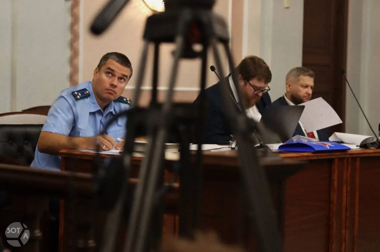Прокурор в Верховном суде частично подтвердил иск о снятии партии «Яблоко» с выборов в Госдуму, сославшись на нарушения в финансировании и данные финансового мониторинга.