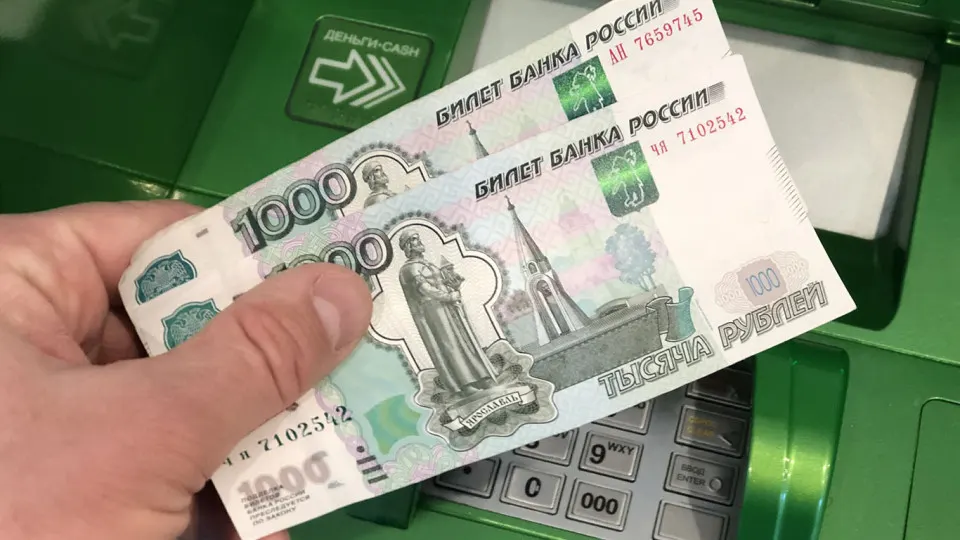 Министерство внутренних дел предложило россиянам установить суточные и месячные лимиты на снятие наличных и переводы по номеру телефона, а также ограничивать ночные транзакции на фоне роста оттока средств из банков.