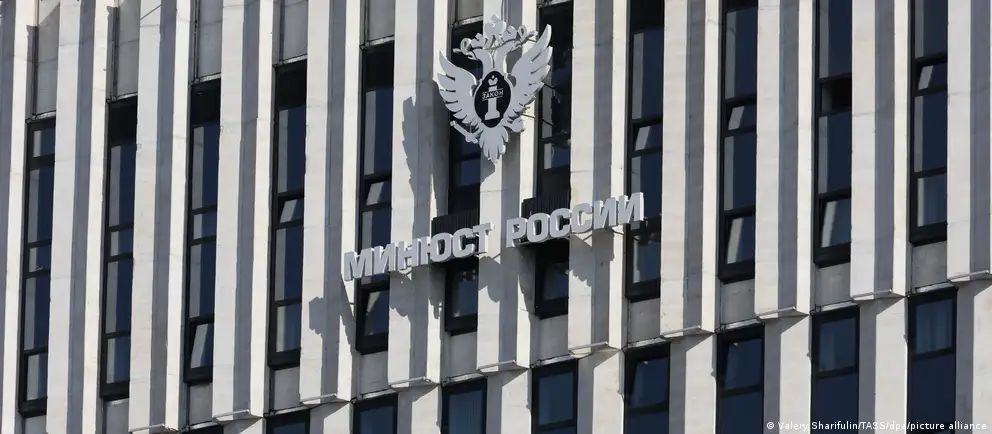 Расширение списка коснулось шести позиций, среди которых Фонд защиты прав человека во главе Навальной и ряд международных исследовательских и антивоенных проектов, а также организации памяти и изучающие регионы.
