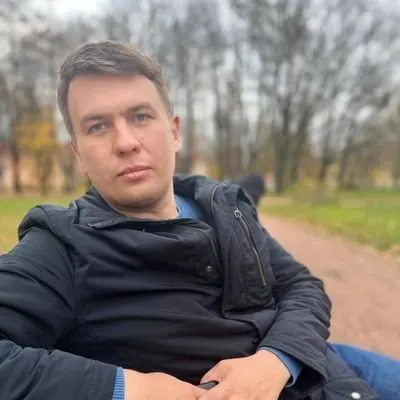 Экспертиза подтвердила нормальное состояние блогера; суд оставил его под стражей до 16 сентября.
