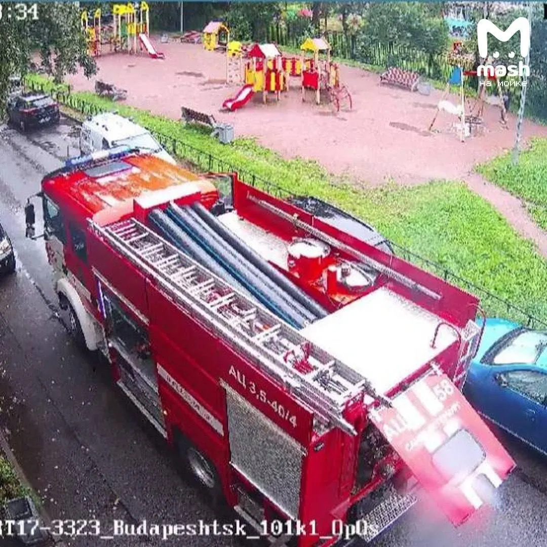 Пожар в квартире на Будапештской улице унес жизни трёх человек. Возбуждено уголовное дело, ход расследования контролирует прокуратура Фрунзенского района.