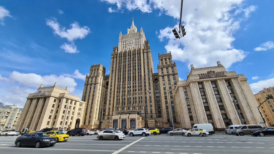 Москва настаивает на устранении корневых причин кризиса как условии любых мирных шагов по Украине, отвергая заморозку действий без них.