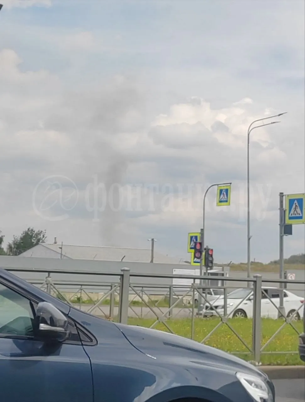 Пожар произошёл в порту города; над районом поднимается дым. О пострадавших данных пока нет.