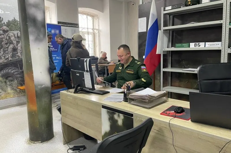 Официальные лица опровергают слухи о мобилизации; власти заявляют об отсутствии планов и продолжают анализ ситуации.