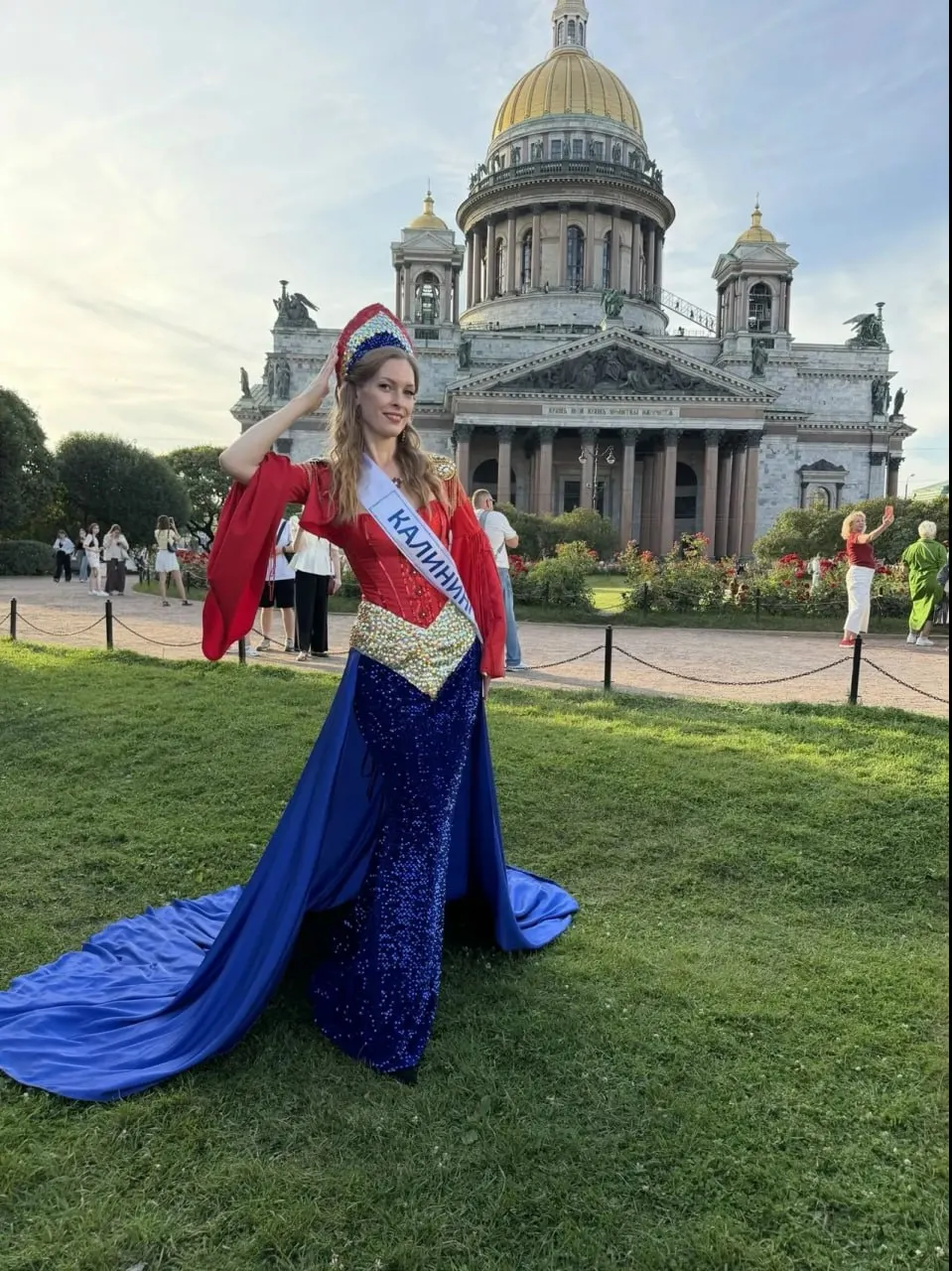 Финал проекта прошёл в Санкт‑Петербурге; пять калининградских девушек выиграли титулы: Екатерина Давиденко стала Первой вице‑Королевой Великая Русь, Наталья Захарова — Второй вице‑Гранд‑Королевой Великая Русь, Ольга Брагина — Королева Дружбы, Анна Избицкая — Королева Очарования, и Ольга Избицкая — Гран‑при «Юная Мисс Великая Русь».